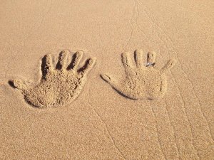 Mindegy melyik kézen hordjuk, a lényeg úgyis az, amit számunkra jelent.